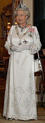180px-Elizabeth_II,_Buckingham_Palace,_07_Mar_2006