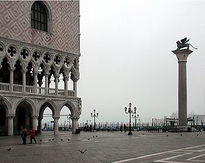 300px-San_marco_piazza_colonna_nebbia